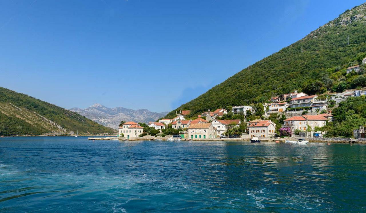 Вилла House By The Sea Тиват Экстерьер фото